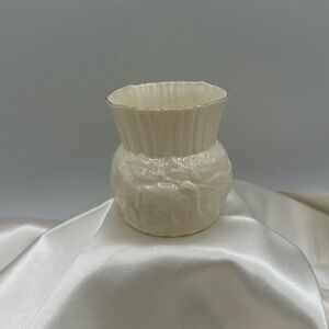 Lovely Belleek Pottery Winter Horse Drawn Sleigh Scene